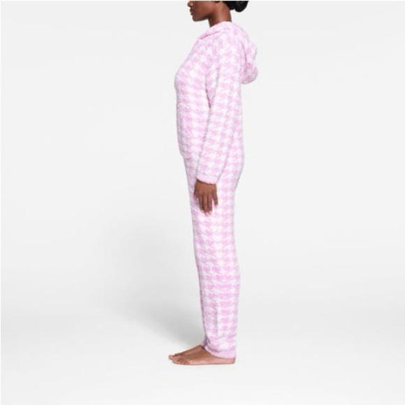 SKIMS COZY KNIT UNISEX ONESIE NWT NEW PETAL HOUNDSTOOTH L XL PINK - Picture 4 of 6